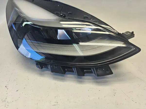 Oikea Ajovalaisin Tesla Model 3 Lift Y 1514953-00-E image 3