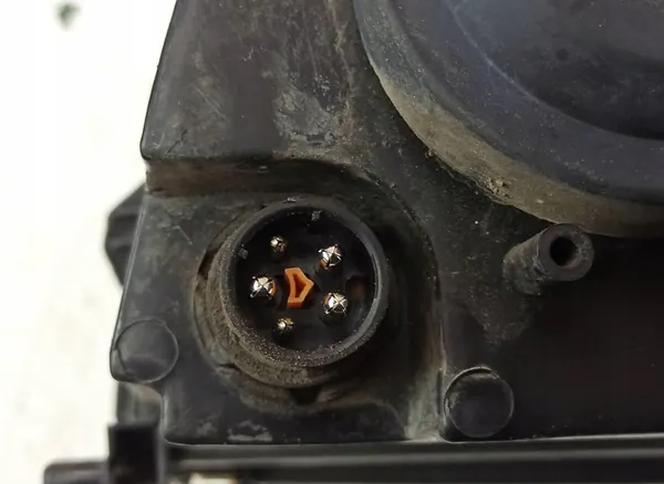 Oikea Etuvalo Volkswagen Passat image 3