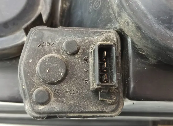 Oikea Etuvalo Volkswagen Passat image 4