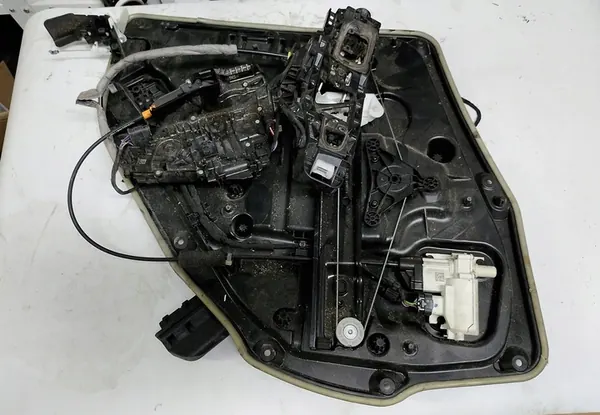 DÖRRLÅS HÖGER BAK MERCEDES S W222 A0997307800 image 2