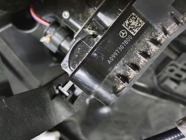 DÖRRLÅS HÖGER BAK MERCEDES S W222 A0997307800 image 4