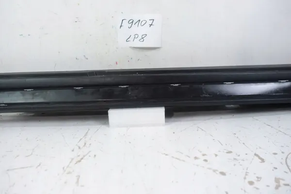 Protetor lateral direito OEM A1566980854 Mercedes GLA image 4
