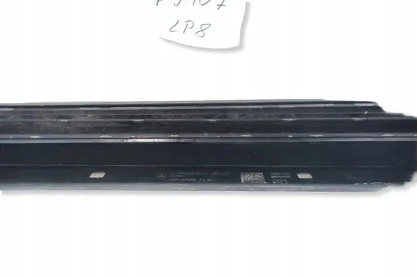 Protetor lateral direito OEM A1566980854 Mercedes GLA image 7