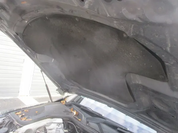 Isolamento Sonoro Clip Capô Mercedes W213 AMG image 2