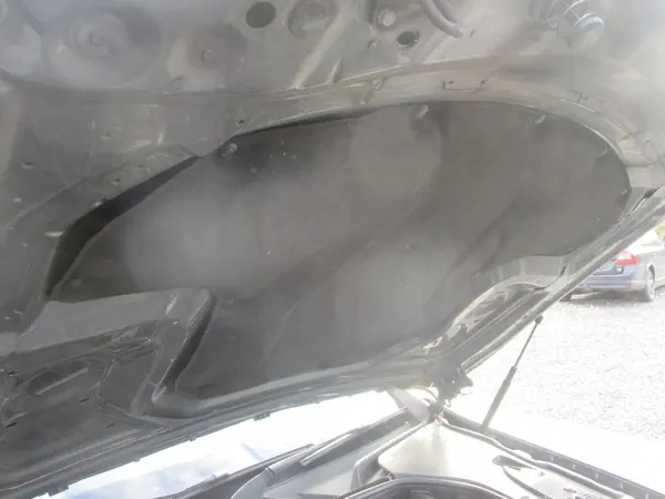 Isolamento Sonoro Clip Capô Mercedes W213 AMG image 3