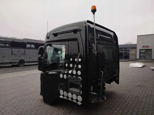 Cabina Scania CG17 - Peça OEM Usada para NTG image 5