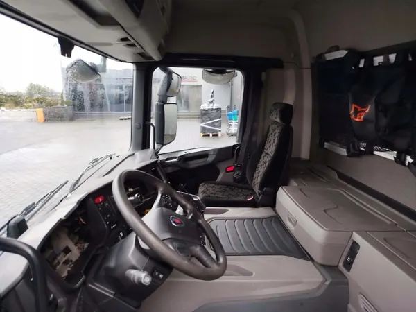 Cabina Scania CG17 - Peça OEM Usada para NTG image 8