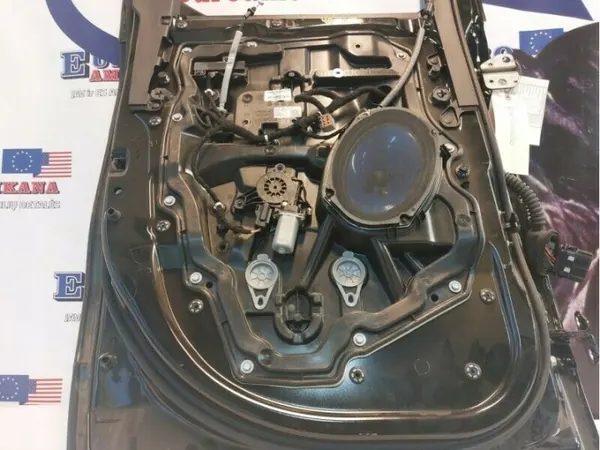 Porta traseira OEM 68292551AC para RAM 1500 2019-22 image 4