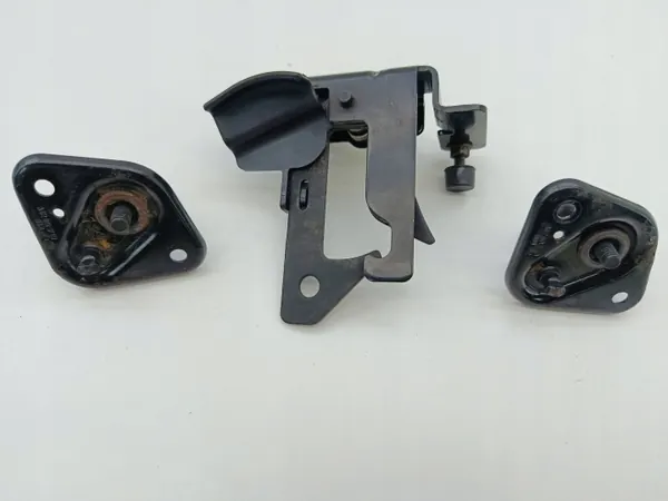 Mercedes SLK R172 Konepeltilukko OEM A1728800264 image 3