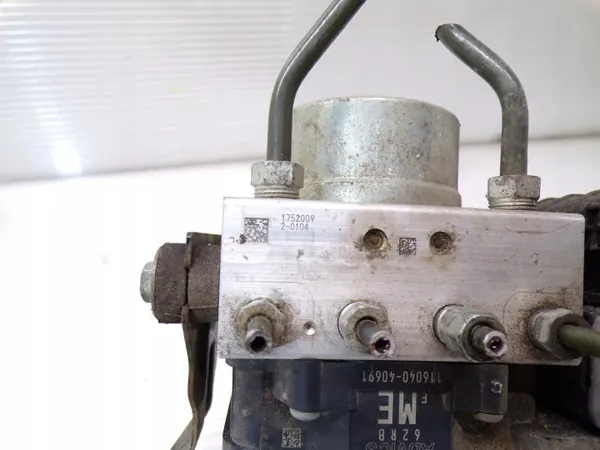 Begagnad ABS ESP-pump OEM 56110-62RE för Suzuki Ignis III image 6