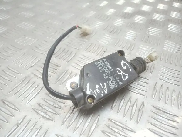 Mazda 626 1998 Actuateur de serrure coffre OEM 8300009660 image 2