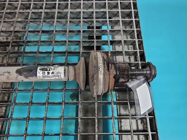 Höger bakaxel Audi A5 8T 2.0 TFSI image 4