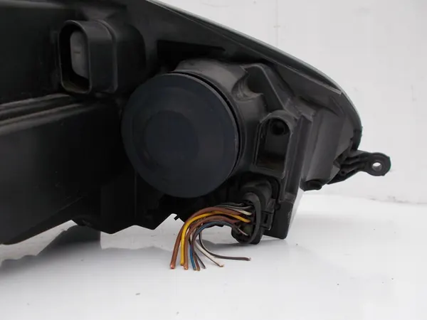 Etupolttimo VW Golf V 5 Vasemmalle Hella image 8