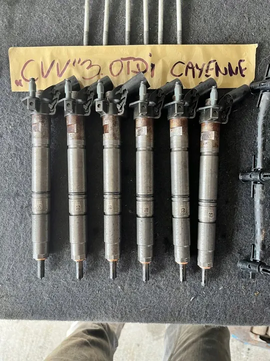 Iniettore AUDI VW PORSCHE 3.0 TDI OEM 059130277CH image 2