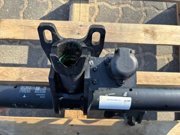 Gancho de remolque Tesla Model X OEM AB6222500068 - Usado image 3