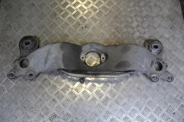 Soporte de caja Audi OE 8E0399263R Usado image 2