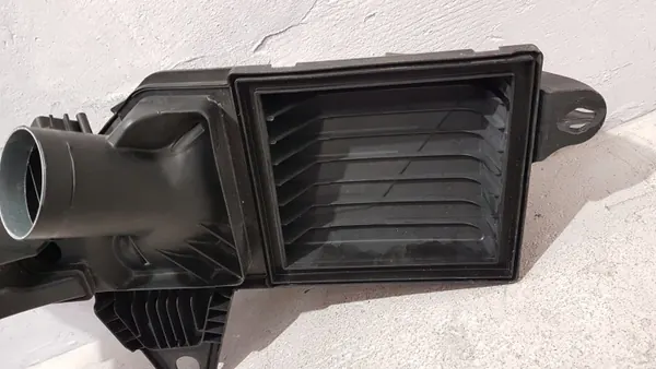 BMW Luchtfilterhuis OEM 70516703 - Gebruikt image 8