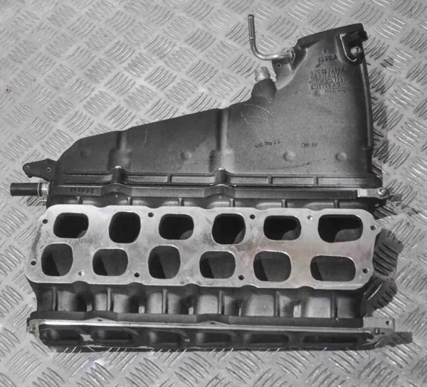 Colector de admisión usado OEM 31033897 para Bentley image 2