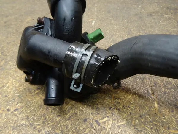 Carcasa de termostato para GOLF IV LEON I 2.3 V5 AQN image 6