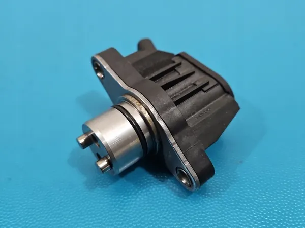 Soupape magnétique OEM 04E906048E pour Skoda Octavia IV image 2