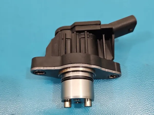 Soupape magnétique OEM 04E906048E pour Skoda Octavia IV image 4