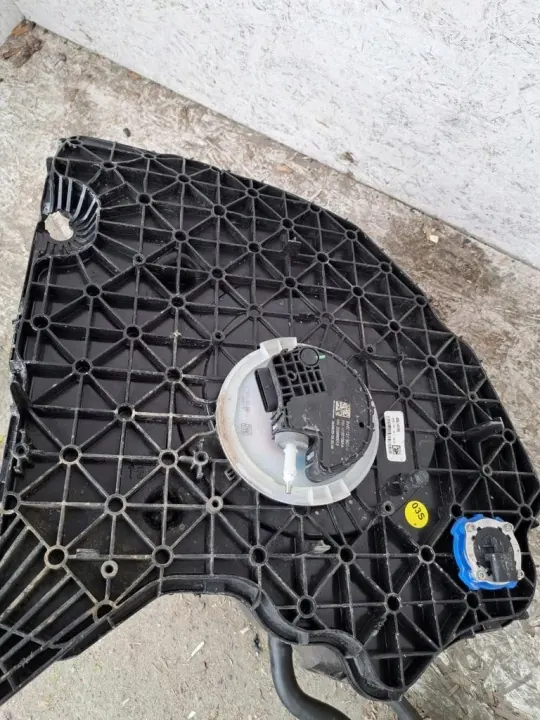 AdBlue-Tank OEM 8W0131878BP für Audi A4 A5 B9 image 3