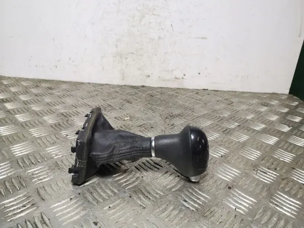Pomo mudanças Kia Sorento OEM FOB17376 - Usado image 3