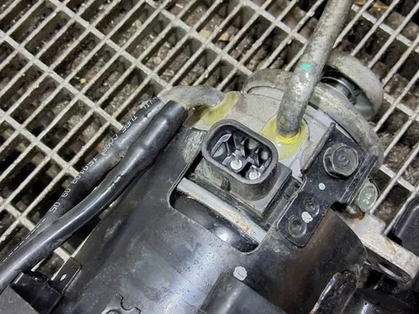 Filtro de combustível Kia OE usado OEM 4H001 Ceed image 3