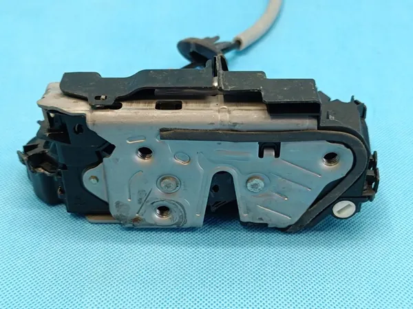 CUPRA FORMENTOR 2.0 TDI Vänster Bakdörrslås 2024 OEM image 5