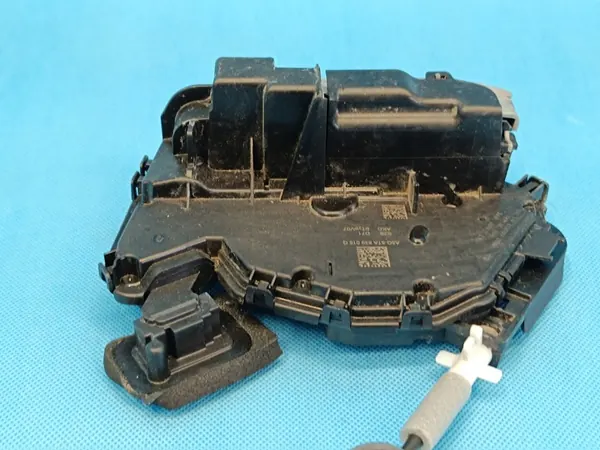 CUPRA FORMENTOR 2.0 TDI Vänster Bakdörrslås 2024 OEM image 6