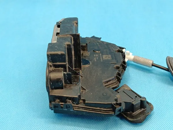 CUPRA FORMENTOR 2.0 TDI Vänster Bakdörrslås 2024 OEM image 7