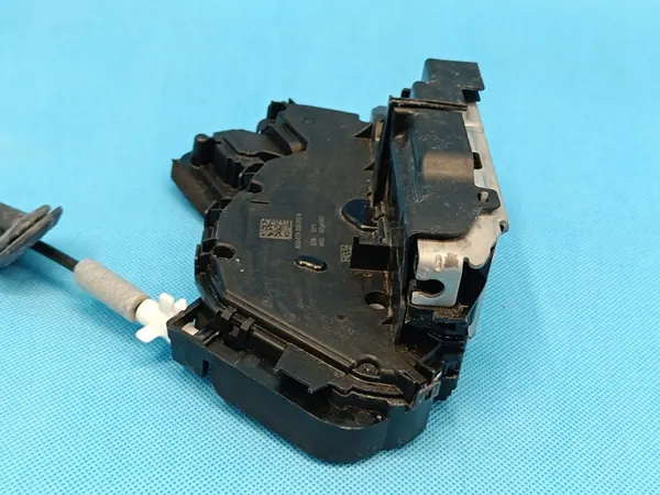 CUPRA FORMENTOR 2.0 TDI Vänster Bakdörrslås 2024 OEM image 8