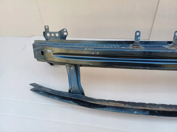 Etupuskuri VW Passat B6 image 2