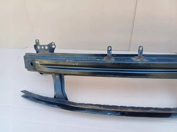 Etupuskuri VW Passat B6 image 5