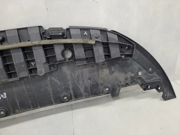 OEM 622565797R Etupuskurin alasuojus Renault Clio V:lle image 4