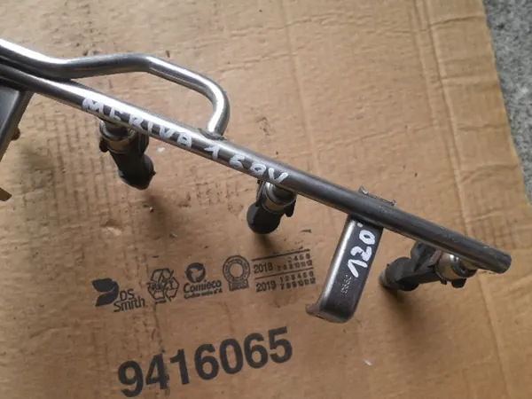 RAIL DE CARBURANT OPEL MERIVA A INJECTEURS 1.6 8V LOB8823 image 2