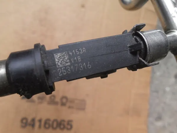 RAIL DE CARBURANT OPEL MERIVA A INJECTEURS 1.6 8V LOB8823 image 3