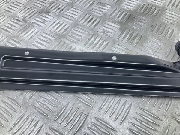Skoda Karoq Rechter Vordersitzgurt-Halter - Gebraucht image 5