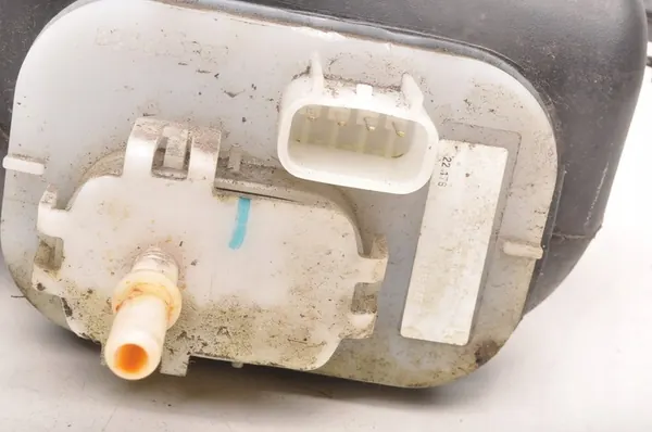 Volvo DPF Fluid Tank 3M51-9C103-AL image 4