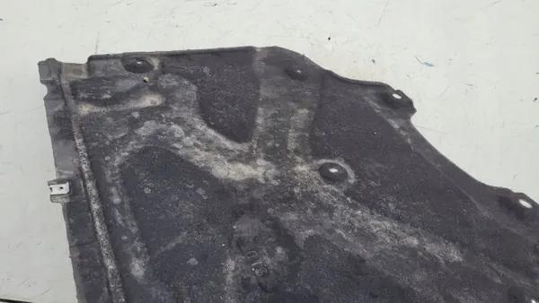 Audi A5 Växellådsskydd OEM 8W0863822B - Begagnad image 9