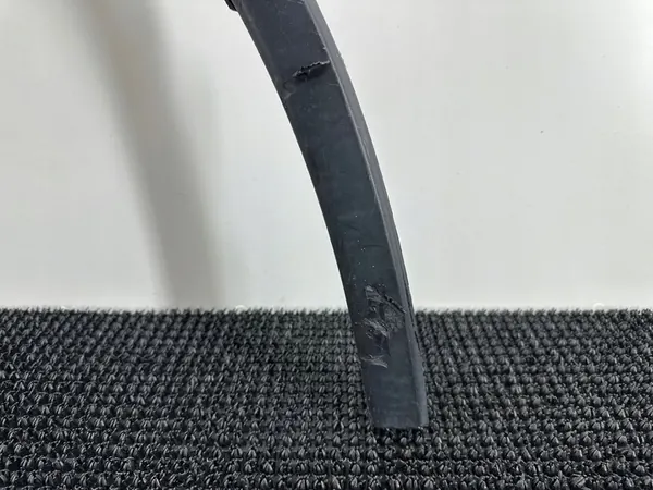 Etulokasuojan trimmi oikea Dodge Durango 2014- image 6