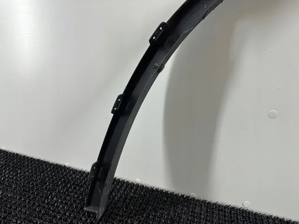 Etulokasuojan trimmi oikea Dodge Durango 2014- image 8