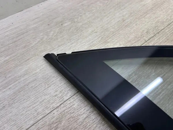 Vitre latérale arrière gauche OEM 971845297E Porsche Panamera image 3