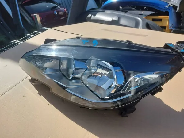 Faros Izquierdo Peugeot 308 T9 Lift image 3