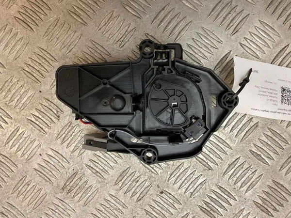 Volvo XC60 2015 Kofferbaksluiting actuator OEM 31440645 image 3