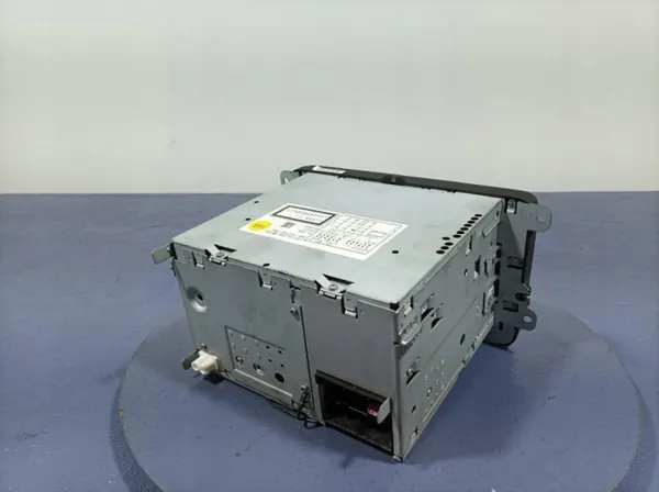 VW Passat B6 Lift Radio CD OEM 1K0035186AA image 3