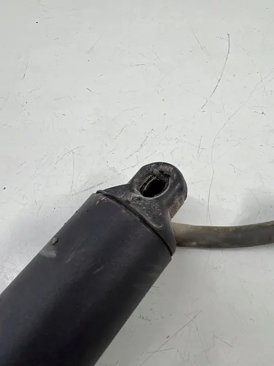 Bagageutryckare Bak Porsche Macan (95B) 95b827851g image 3