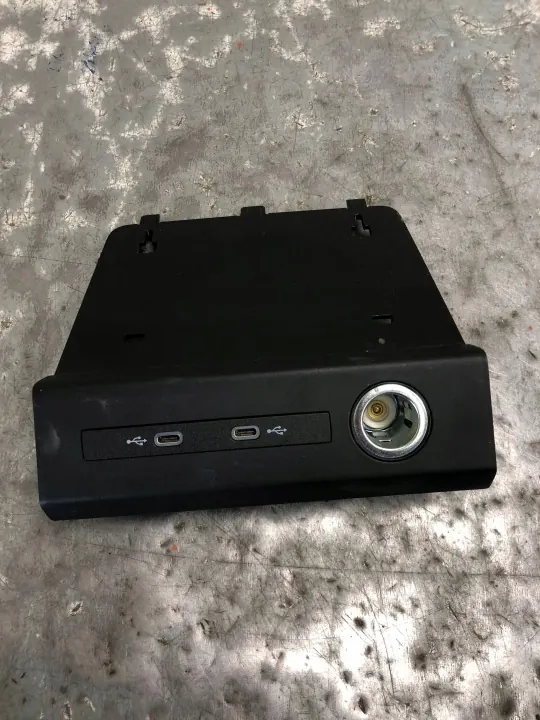 Tomada isqueiro USB-C OEM 89A035736 para Audi Q4 e-tron image 2