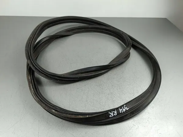 Toyota GT86 deurafdichting OEM FOB49256 - Gebruikt image 2