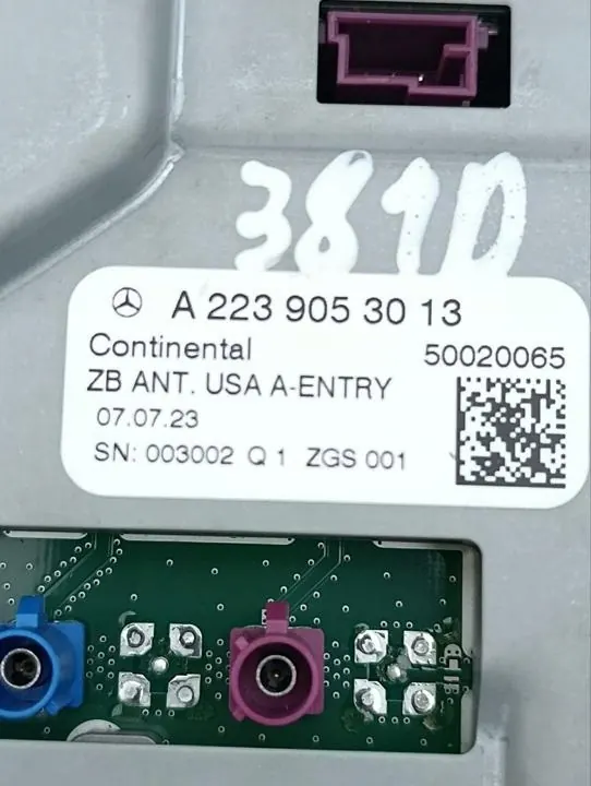 Antenne Mercedes-Benz OEM A2239053013 pour EQS SUV 2023 image 8